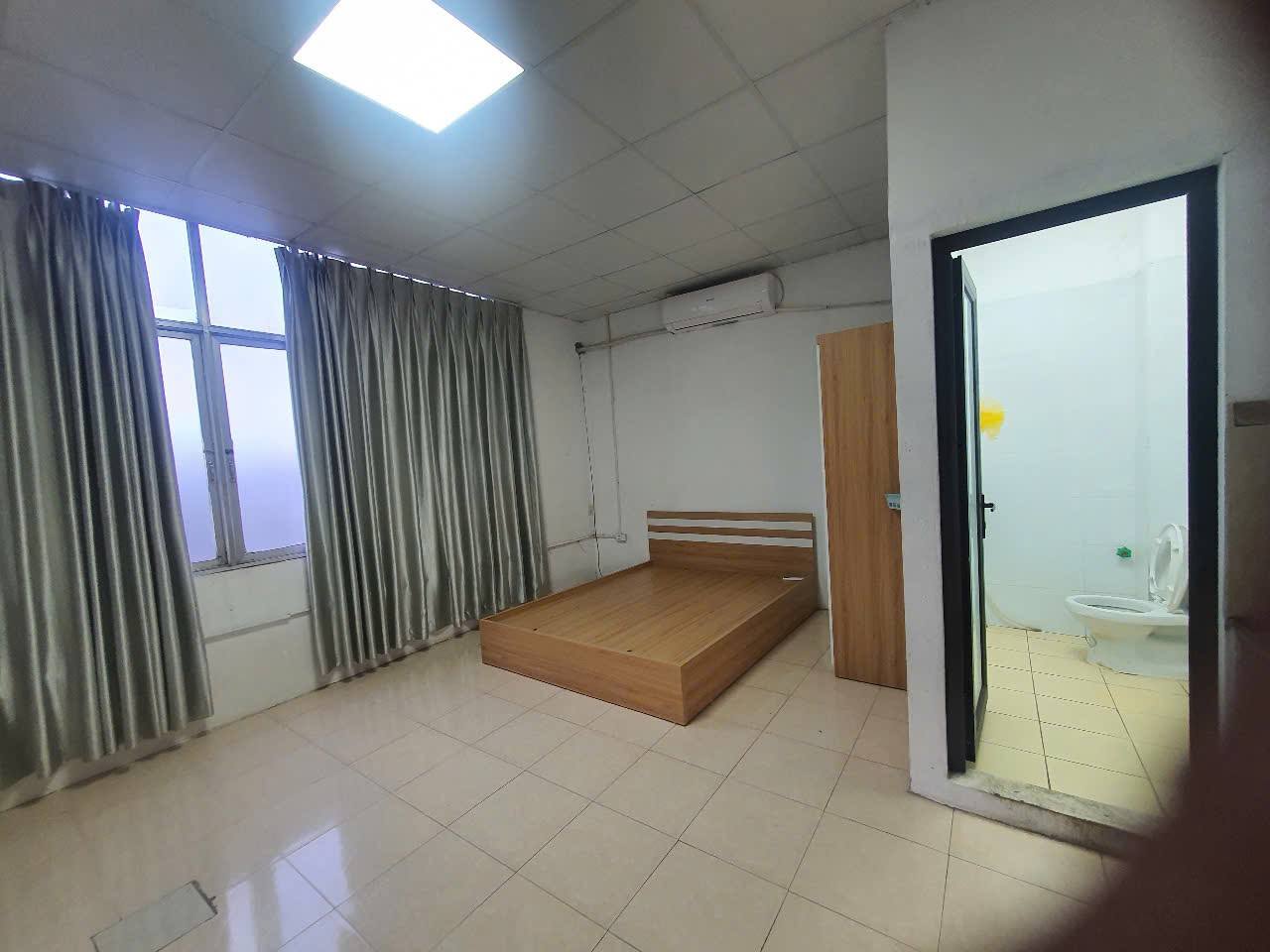 Cho Thuê nhà Mặt Phố Giải Phóng (ngay bến xe Giáp Bát), 400m* 3 tầng KD bất chấp - Ảnh chính